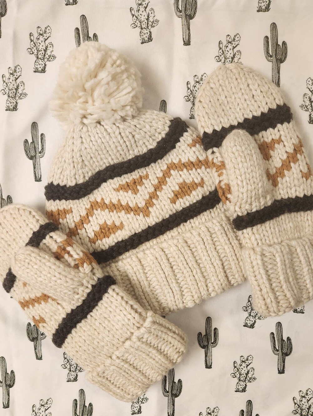 Universal Thread Cream Knit Pom-Pom Beanie And Matching Mittens OS